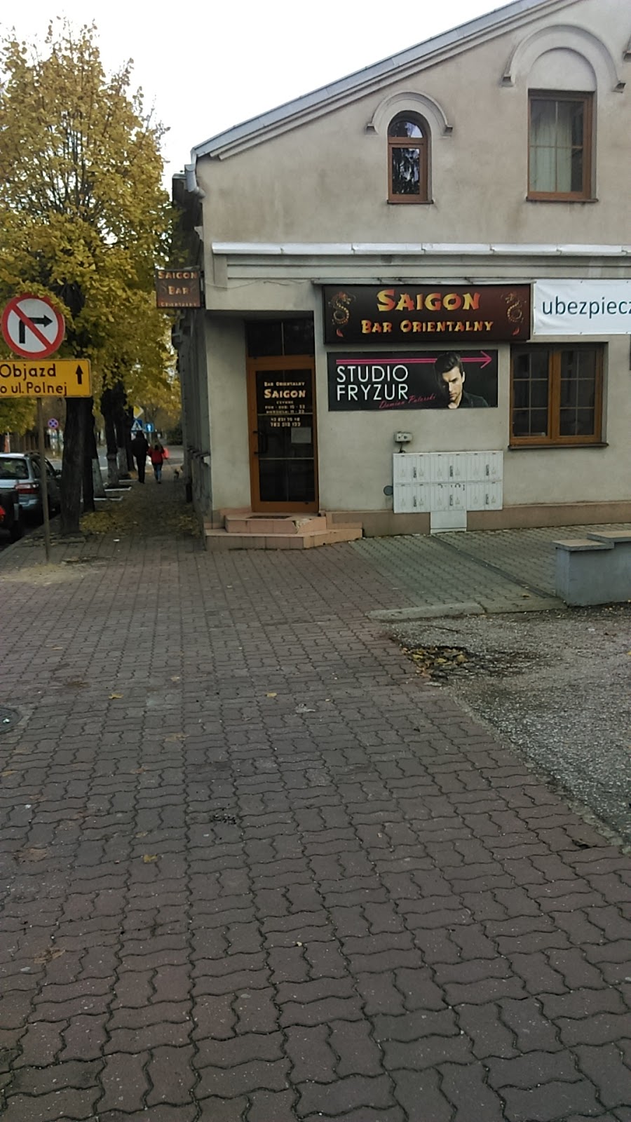 Wejście do baru Orientalnego SAIGON w Łasku